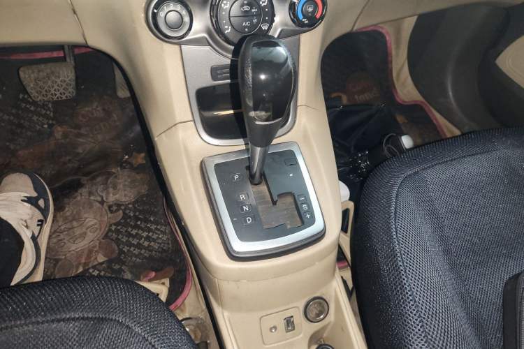 Used Ford Fiesta 2011 Hatchback 1.5L Automatic Fashion Edition Gear Lever