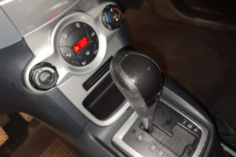 Used Ford Fiesta 2011 Hatchback 1.5L Automatic Sport Model Gear Lever