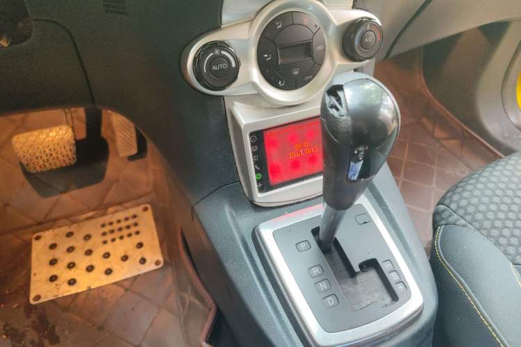 Used Ford Fiesta 2011 Hatchback 1.5L Automatic Dynamic Model Gear Lever
