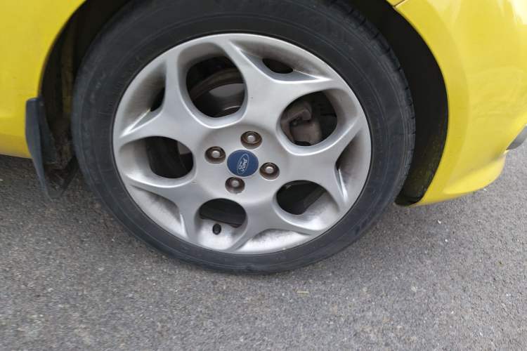 Used Ford Fiesta 2011 Hatchback 1.5L Automatic Sport Model Right Front Wheel Hub