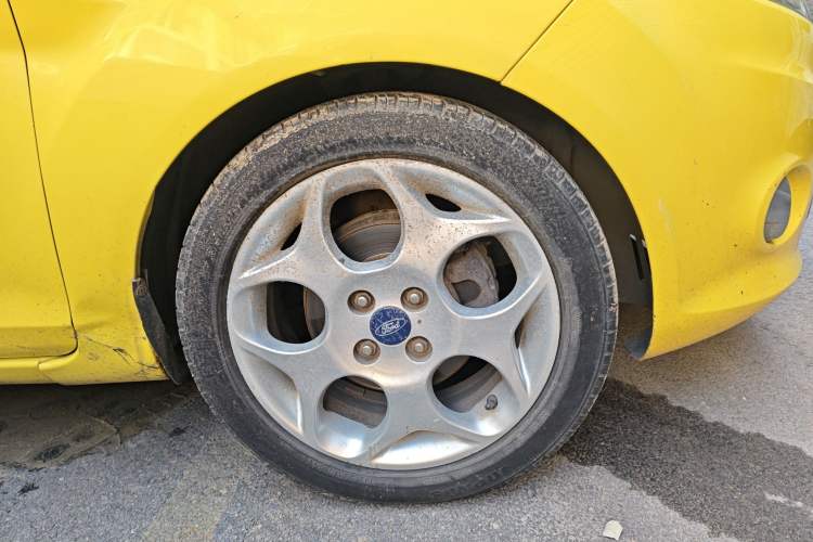 Used Ford Fiesta 2011 Hatchback 1.5L Automatic Sport Model Right Front Wheel Hub