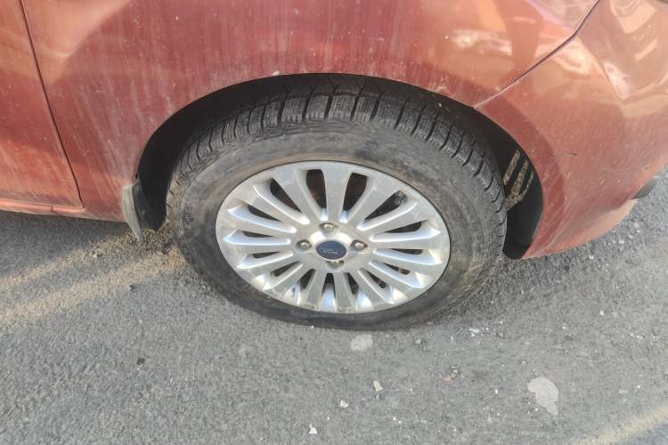 Used Ford Fiesta 2011 Hatchback 1.5L Automatic Fashion Edition Right Front Wheel Hub