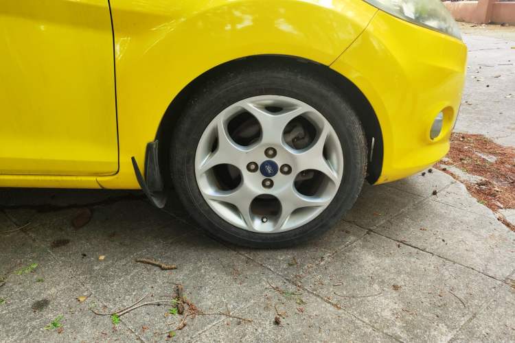 Used Ford Fiesta 2011 Hatchback 1.5L Automatic Dynamic Model Right Front Wheel Hub
