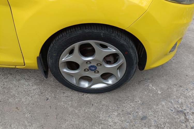 Used Ford Fiesta 2011 Hatchback 1.5L Automatic Sport Model Right Front Wheel Hub