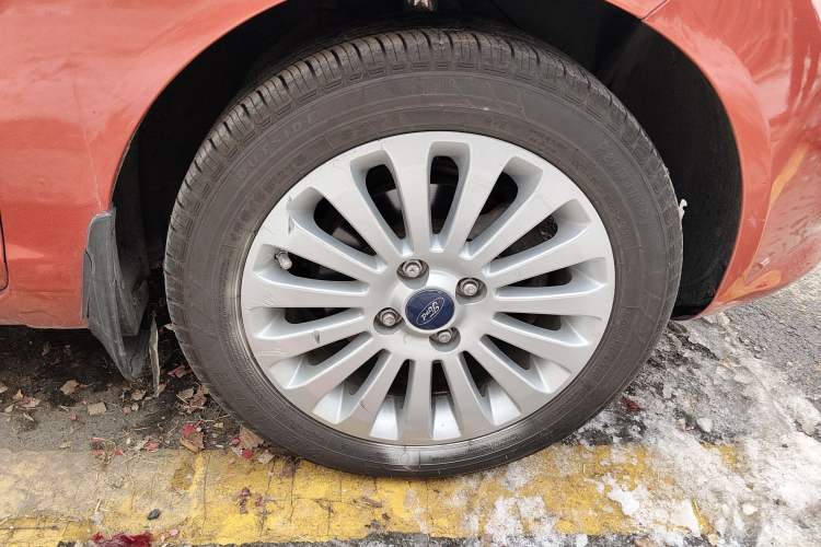 Used Ford Fiesta 2012 Hatchback 1.5L Manual Dynamic Limited Edition Right Front Wheel Hub