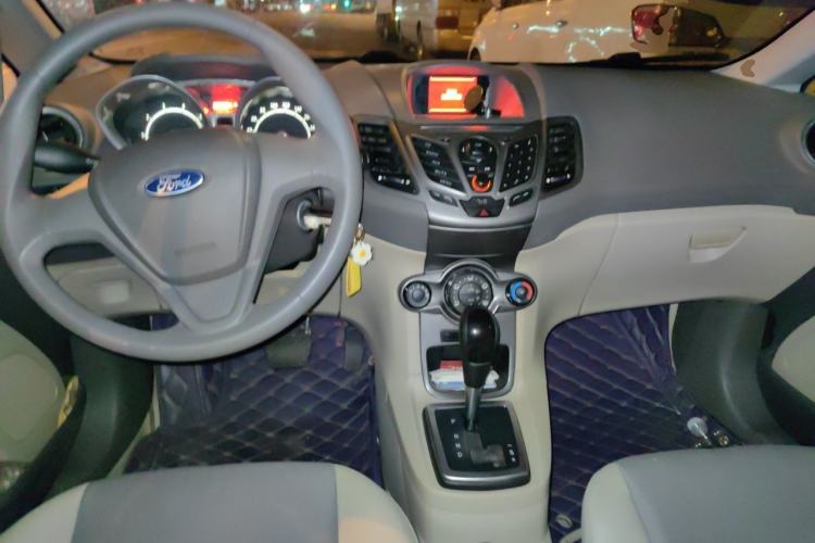 Used Ford Fiesta 2012 Hatchback 1.5L Automatic Dynamic Limited Edition Center Console