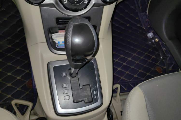 Used Ford Fiesta 2012 Hatchback 1.5L Automatic Dynamic Limited Edition Gear Lever