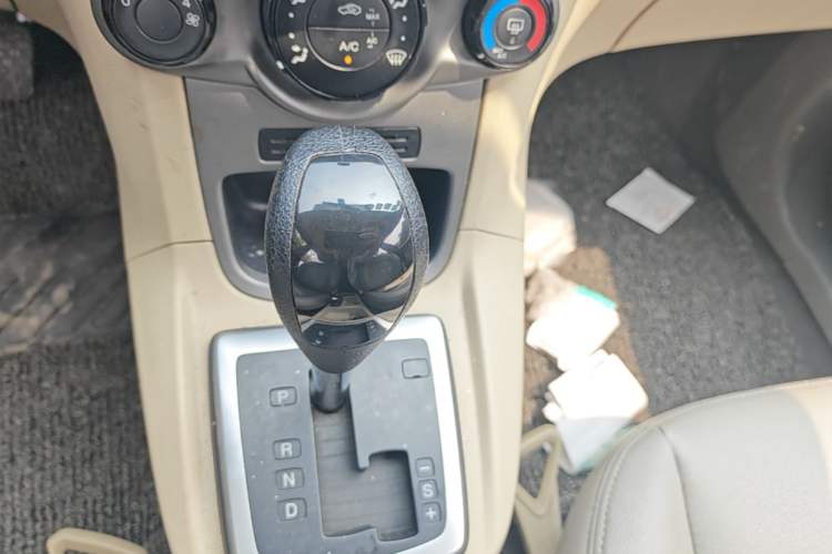 Used Ford Fiesta 2012 Hatchback 1.5L Automatic Dynamic Limited Edition Gear Lever