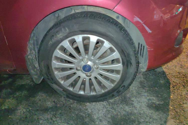 Used Ford Fiesta 2012 Hatchback 1.5L Automatic Dynamic Limited Edition Right Front Wheel Hub