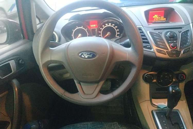 Used Ford Fiesta 2012 Hatchback 1.5L Automatic Dynamic Limited Edition Center Console