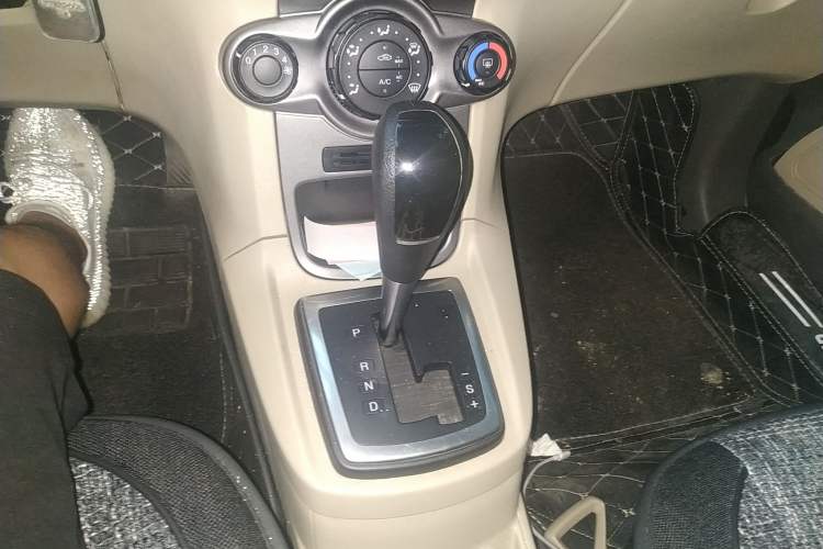 Used Ford Fiesta 2012 Hatchback 1.5L Automatic Dynamic Limited Edition Gear Lever