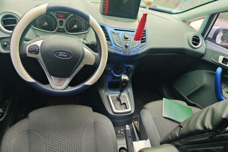 Used Ford Fiesta 2012 Hatchback 1.5L Automatic Dynamic Limited Edition Center Console