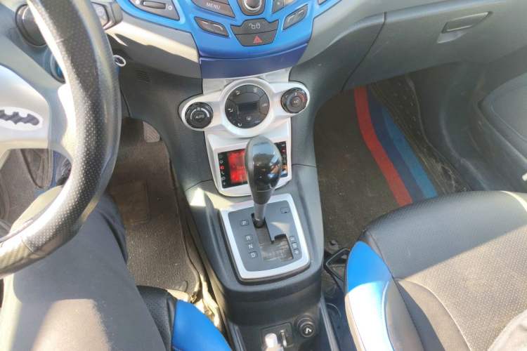 Used Ford Fiesta 2012 Hatchback 1.5L Automatic Dynamic Limited Edition Gear Lever