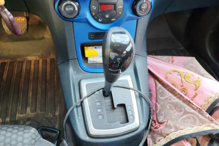 Used Ford Fiesta 2012 Hatchback 1.5L Automatic Dynamic Limited Edition Gear Lever