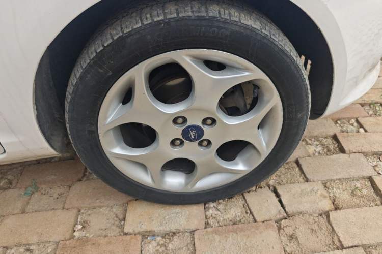 Used Ford Fiesta 2012 Hatchback 1.5L Automatic Dynamic Limited Edition Right Front Wheel Hub