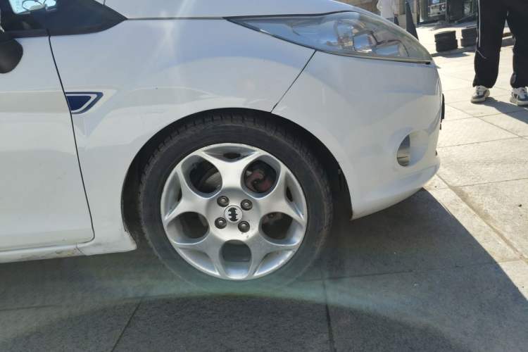 Used Ford Fiesta 2012 Hatchback 1.5L Automatic Dynamic Limited Edition Right Front Wheel Hub