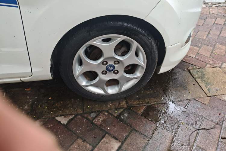 Used Ford Fiesta 2012 Hatchback 1.5L Automatic Dynamic Limited Edition Right Front Wheel Hub