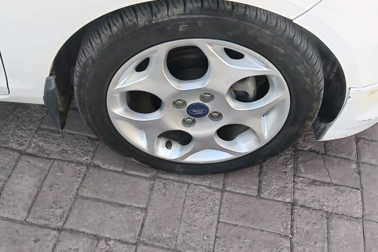 Used Ford Fiesta 2012 Hatchback 1.5L Automatic Dynamic Limited Edition Right Front Wheel Hub