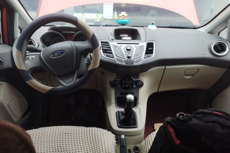 Used Ford Fiesta 2012 Hatchback 1.5L Manual Dynamic Limited Edition Center Console