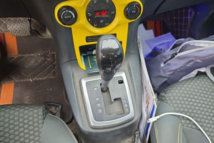 Used Ford Fiesta 2012 Hatchback 1.5L Automatic Dynamic Limited Edition Gear Lever