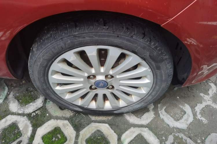 Used Ford Fiesta 2012 Hatchback 1.5L Manual Dynamic Limited Edition Right Front Wheel Hub