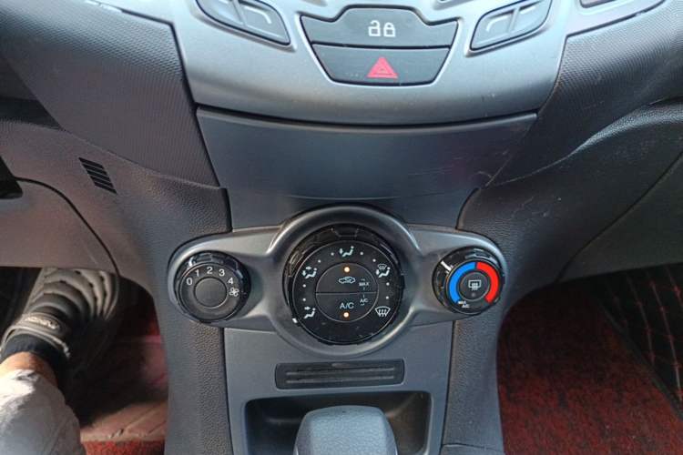 Used Ford Fiesta 2013 Hatchback 1.5L Automatic Fashion Edition Audio And AC Panel