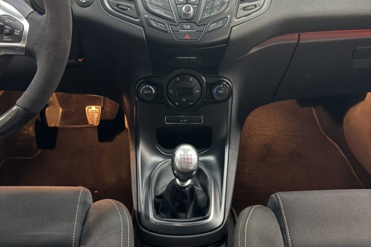 Used Ford Fiesta 2013 1.6T ST Audio And AC Panel