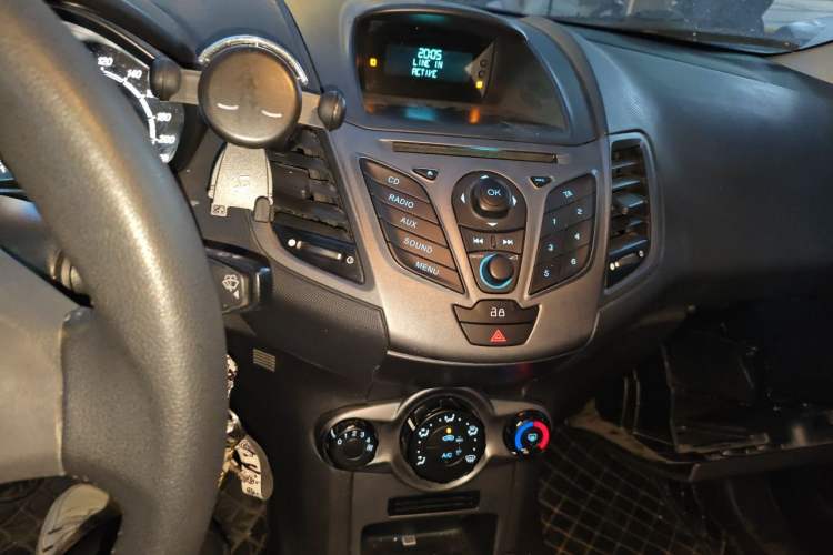 Used Ford Fiesta 2013 Hatchback 1.5L Manual Fashion Edition Audio And AC Panel