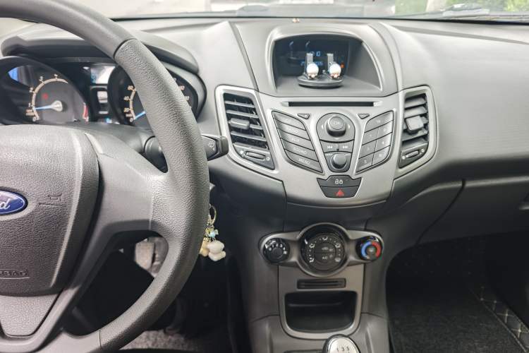 Used Ford Fiesta 2013 Sedan 1.5L Manual Fashion Edition Audio And AC Panel