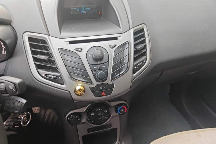 Used Ford Fiesta 2013 Hatchback 1.5L Manual Fashion Edition Audio And AC Panel