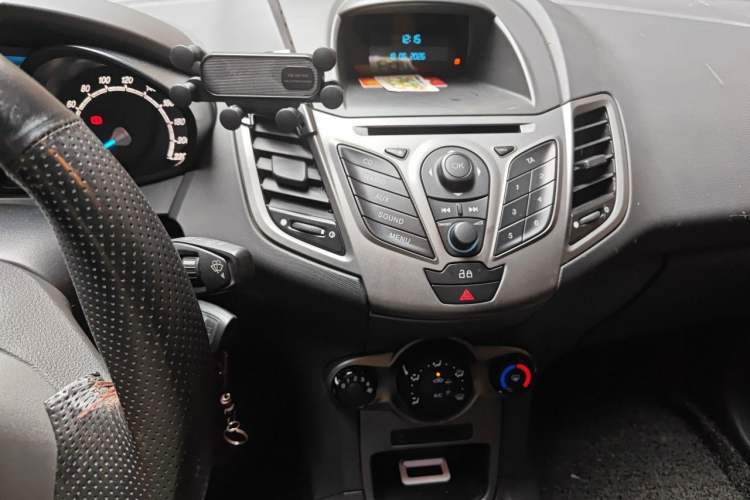 Used Ford Fiesta 2013 Hatchback 1.5L Manual Fashion Edition Audio And AC Panel