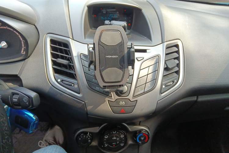 Used Ford Fiesta 2013 Sedan 1.5L Manual Fashion Edition Audio And AC Panel