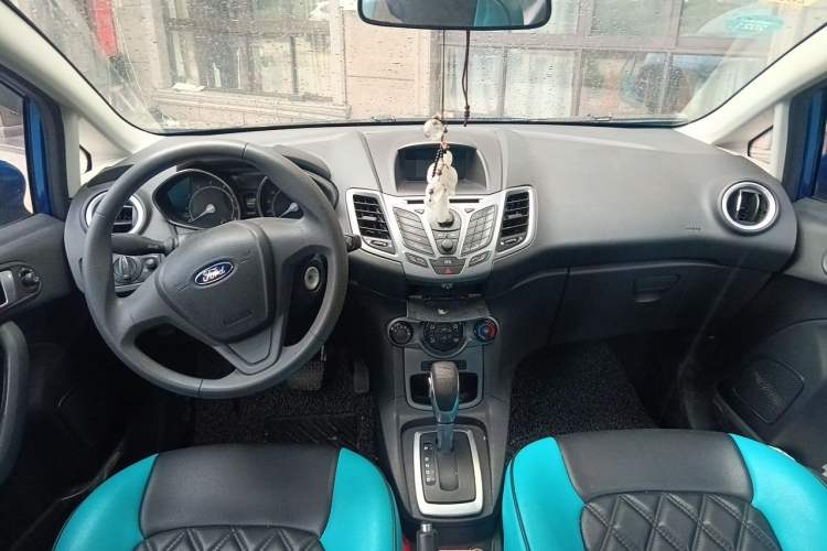 Used Ford Fiesta 2013 Hatchback 1.5L Automatic Fashion Edition Center Console