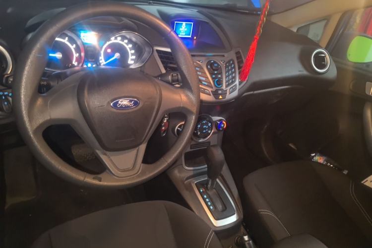 Used Ford Fiesta 2013 Hatchback 1.5L Automatic Fashion Edition Center Console