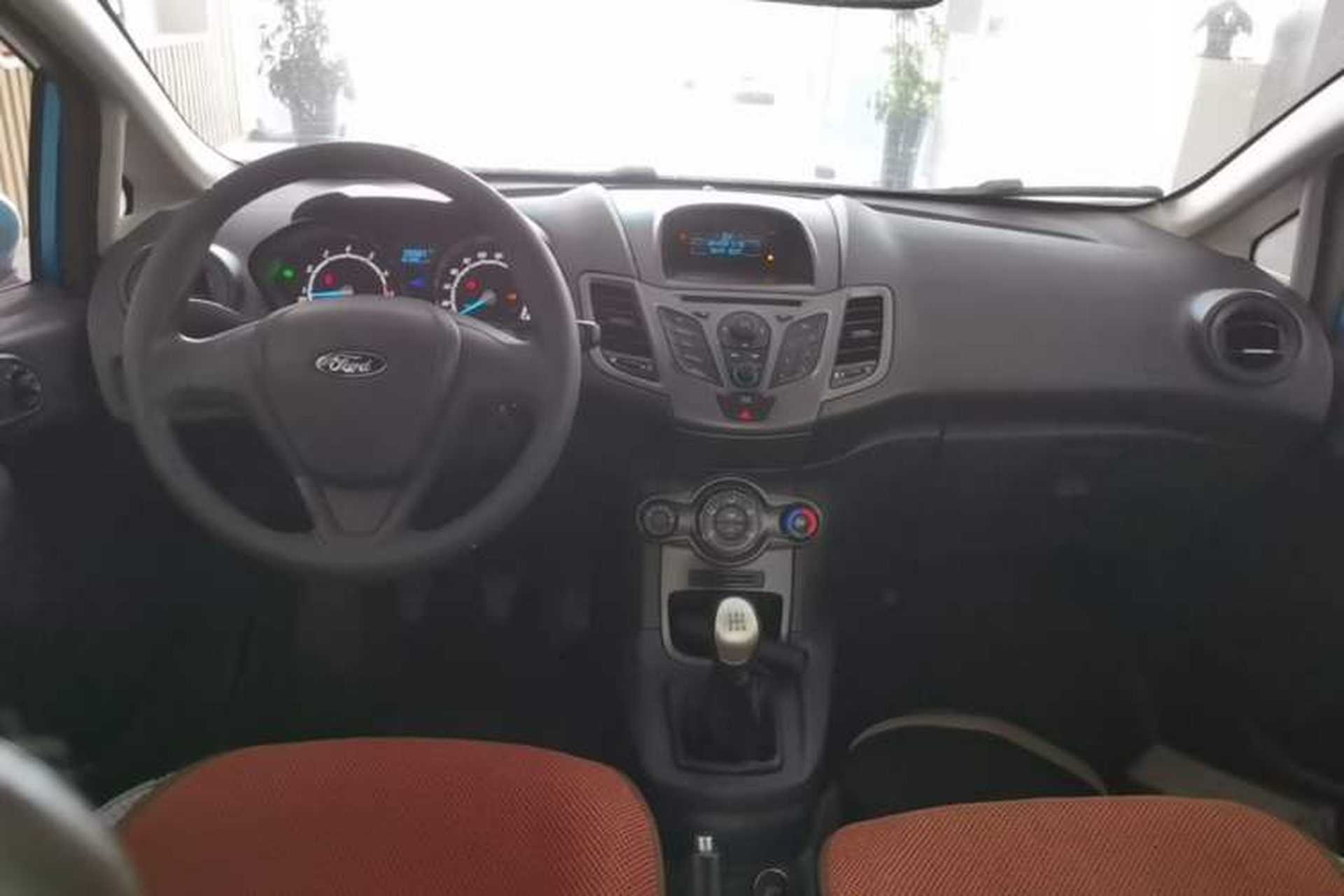 Used Ford Fiesta 2013 Sedan 1.5L Manual Fashion Edition Center Console
