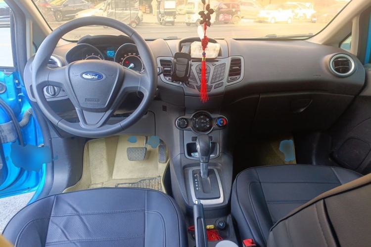 Used Ford Fiesta 2013 Hatchback 1.5L Automatic Fashion Edition Center Console