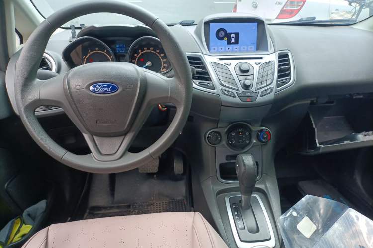 Used Ford Fiesta 2013 Hatchback 1.5L Automatic Fashion Edition Center Console