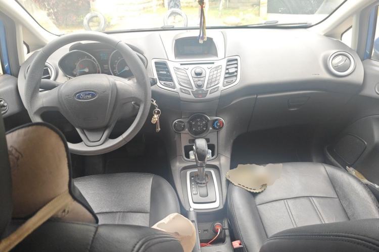 Used Ford Fiesta 2013 Hatchback 1.5L Automatic Fashion Edition Center Console