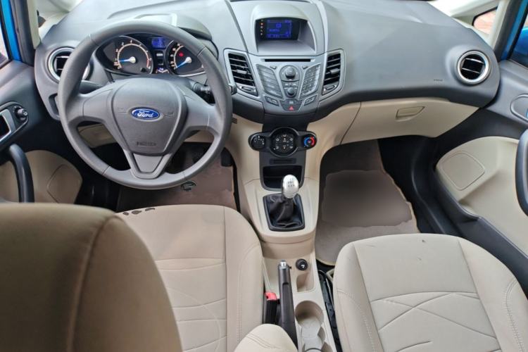 Used Ford Fiesta 2013 Sedan 1.5L Manual Fashion Edition Center Console
