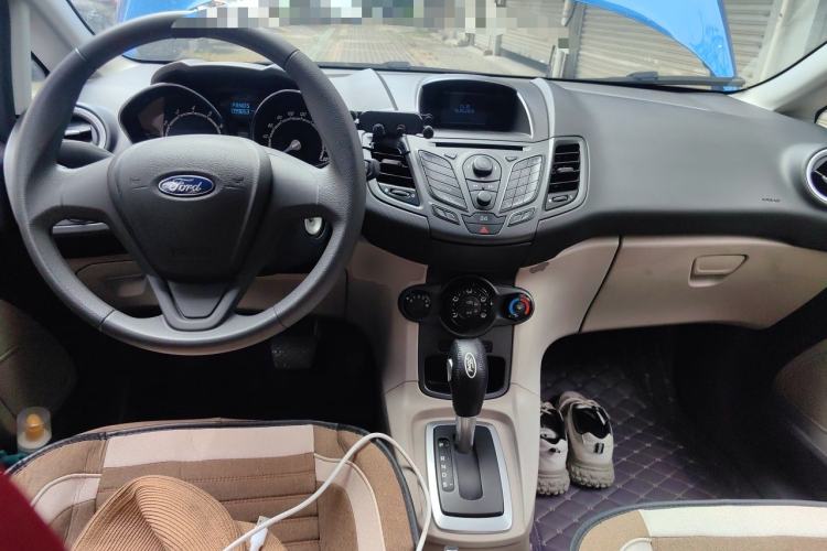 Used Ford Fiesta 2013 Sedan 1.5L Automatic Fashion Edition Center Console