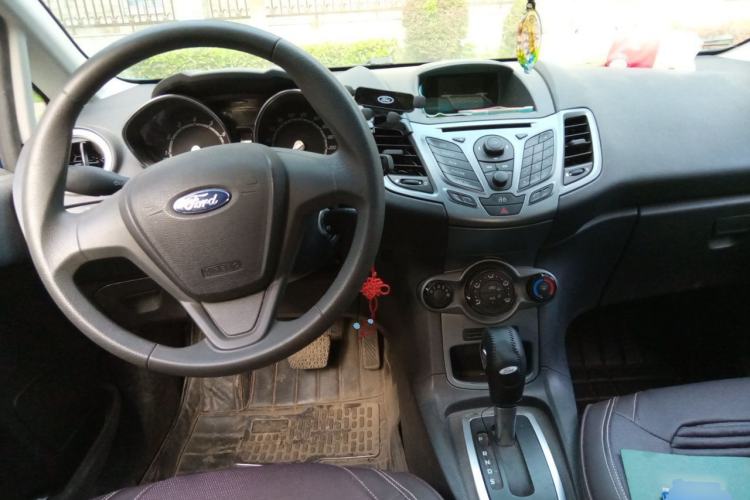 Used Ford Fiesta 2013 Hatchback 1.5L Automatic Fashion Edition Center Console
