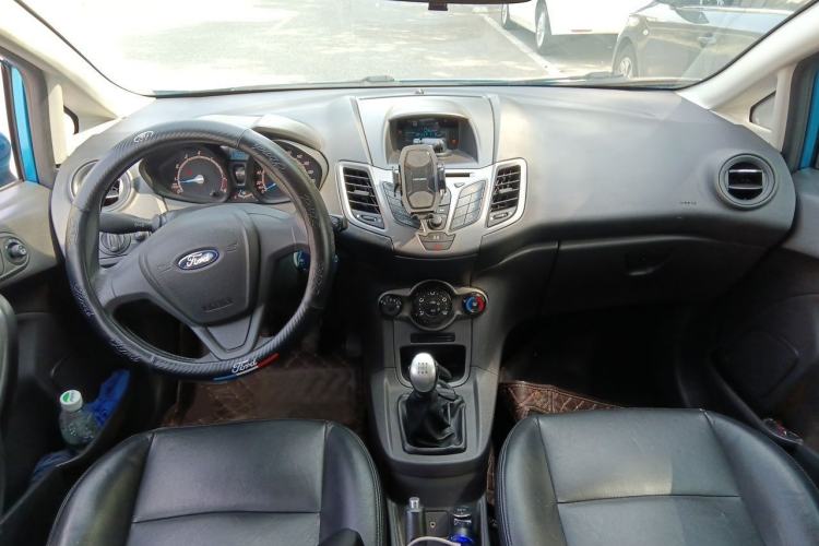Used Ford Fiesta 2013 Sedan 1.5L Manual Fashion Edition Center Console