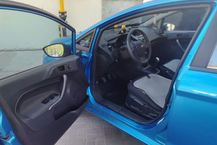 Used Ford Fiesta 2013 Sedan 1.5L Manual Fashion Edition Driver Seat