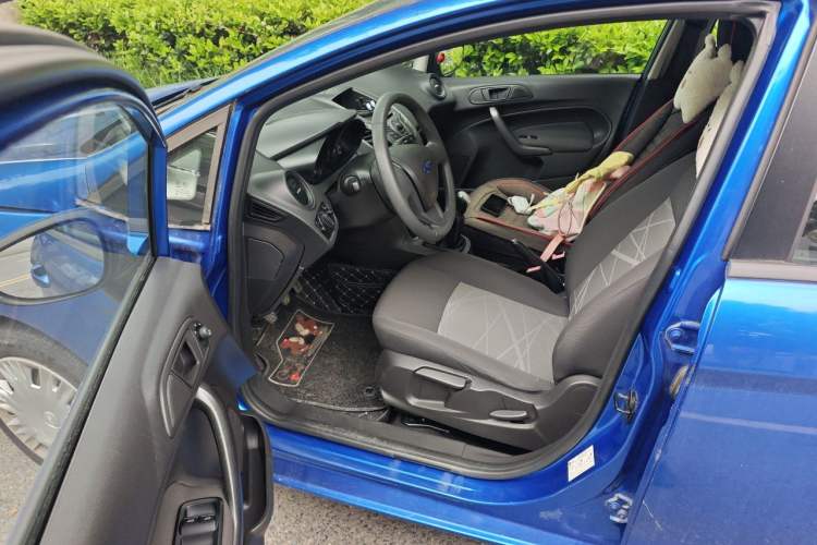 Used Ford Fiesta 2013 Sedan 1.5L Manual Fashion Edition Driver Seat