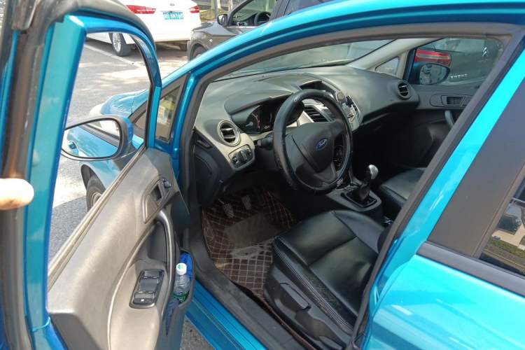 Used Ford Fiesta 2013 Sedan 1.5L Manual Fashion Edition Driver Seat
