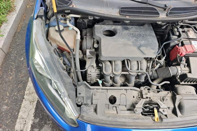 Used Ford Fiesta 2013 Sedan 1.5L Manual Fashion Edition Engine Bay Right