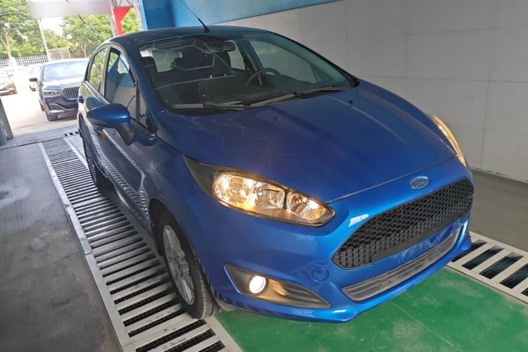 Used Ford Fiesta 2013 Hatchback 1.5L Automatic Fashion Edition Front Right 45 Deg