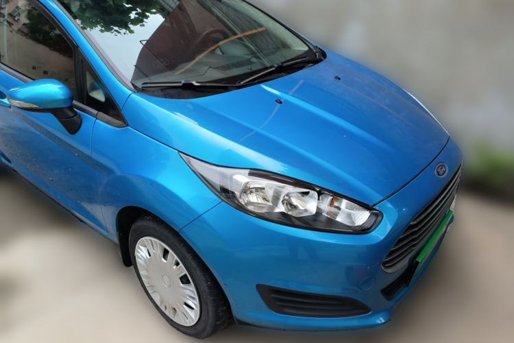 Used Ford Fiesta 2013 Hatchback 1.5L Manual Fashion Edition Front Right 45 Deg