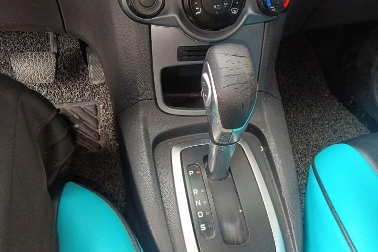 Used Ford Fiesta 2013 Hatchback 1.5L Automatic Fashion Edition Gear Lever