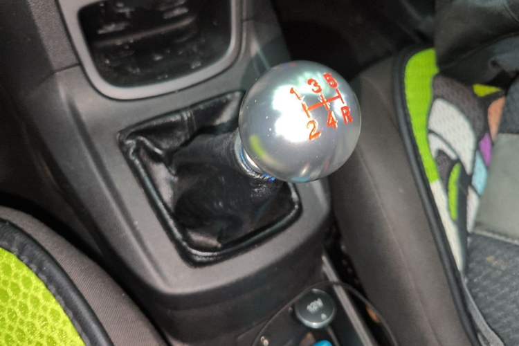 Used Ford Fiesta 2013 Hatchback 1.5L Manual Fashion Edition Gear Lever